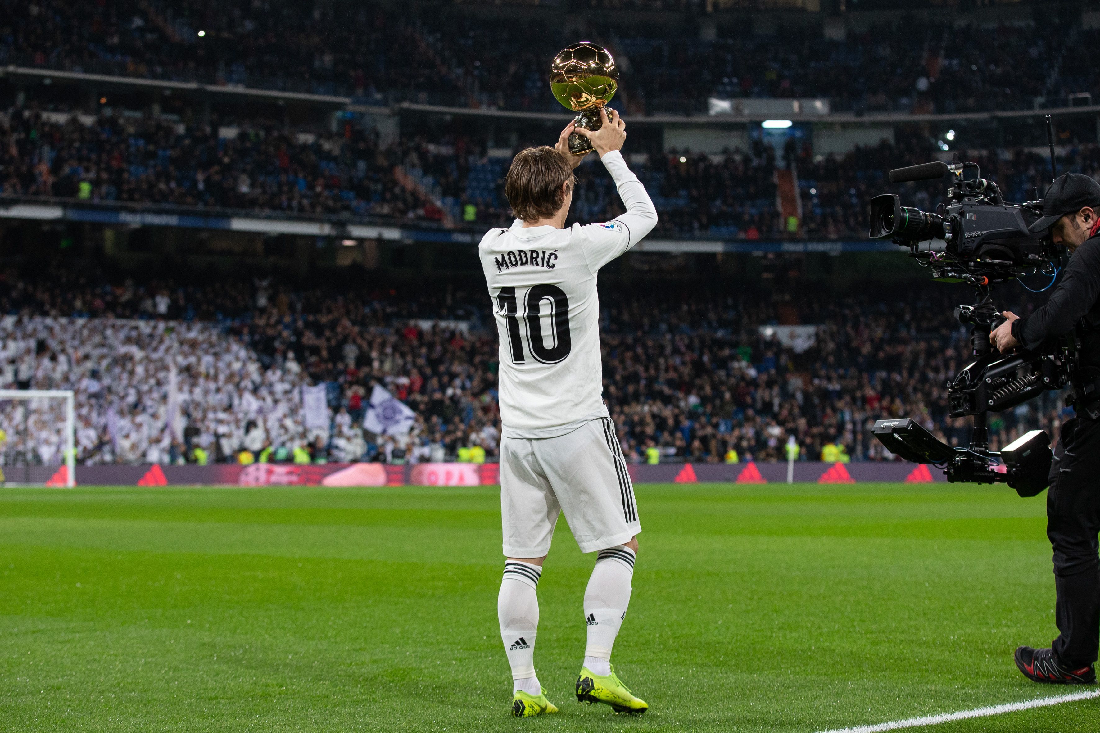 是否想在巴萨退役？佩德里：为什么不呢？只要他们不赶我走