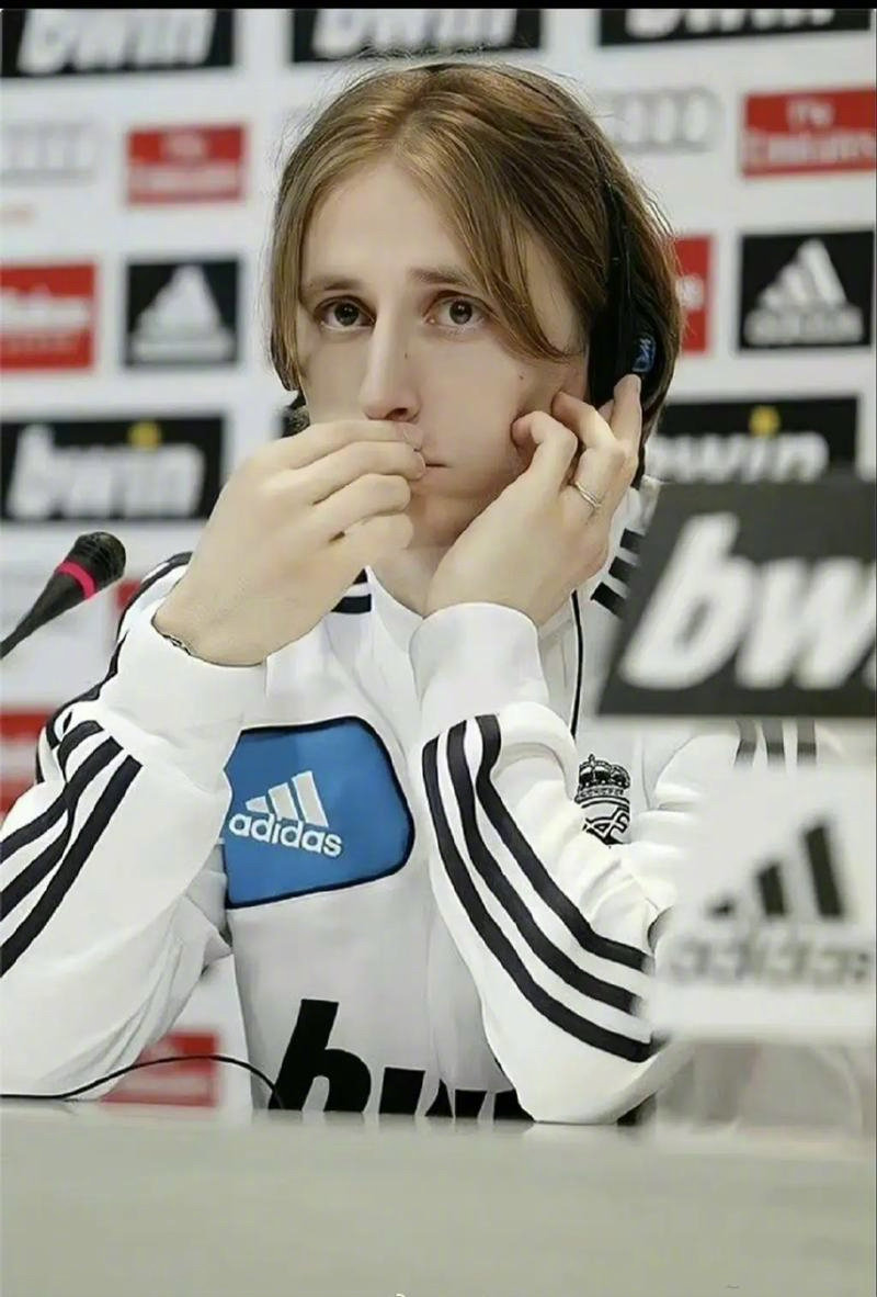 皇马主场0比2塞尔塔，心态失衡红牌左右赛果，三大进攻利器哑火